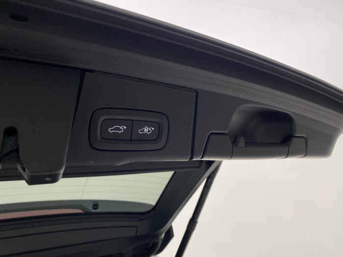 Volvo XC60 T6 AWD PLUG-IN DARK PLUS CZ