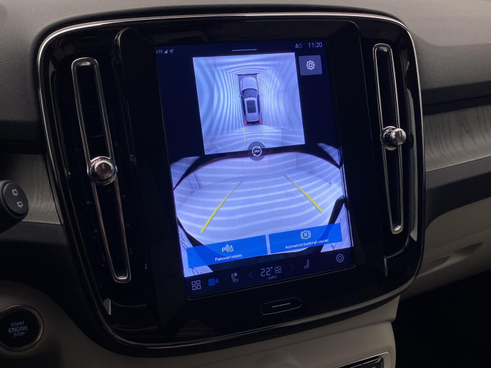 Volvo XC40 B4 DARK PLUS REZERVACE