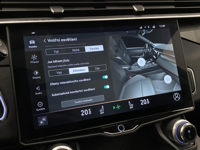 Lynk & Co 01 PHEV DCT AUT 1.maj. REZERVACE