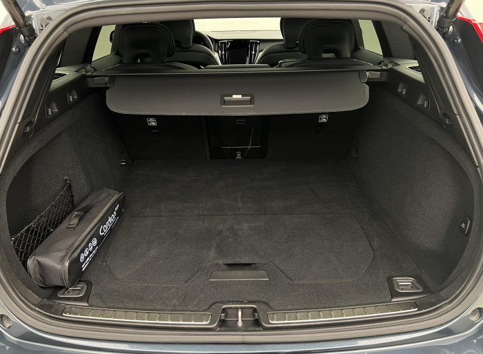 Volvo V60 B4 ULTRA DARK AUT 1.maj.