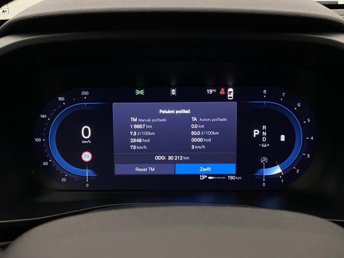 Volvo XC40 B3 DARK PLUS AUT CZ