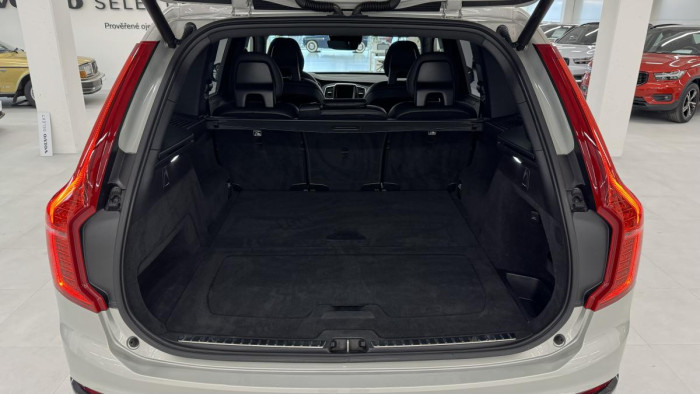Volvo XC90 B5 AWD R-DESIGN AUT REZERVACE