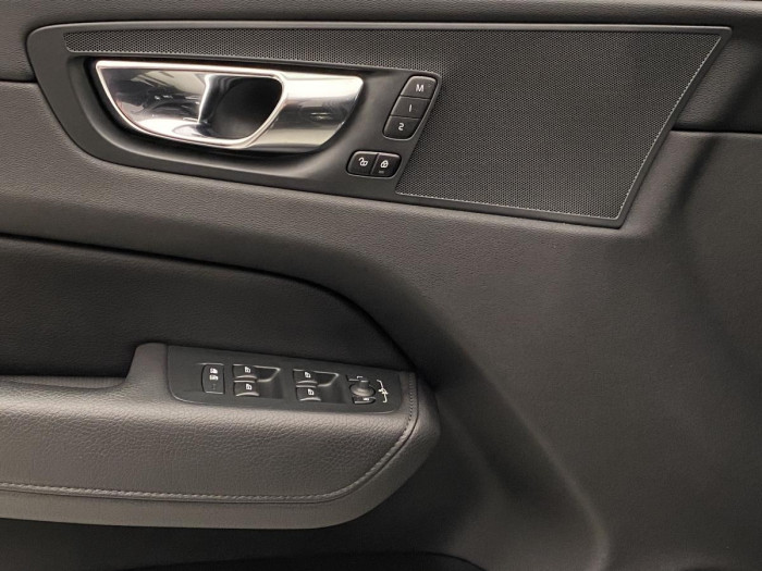 Volvo XC60 D4 MOMENTUM AUT REZERVACE 2.0 d Momentum