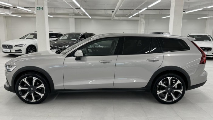 Volvo V60 CROSS COUNTRY B4 AWD REZERVACE