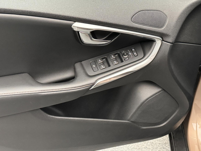 Volvo V40 CC T5 AWD SUMMUM AUT CZ 2.5 CC CC Summum