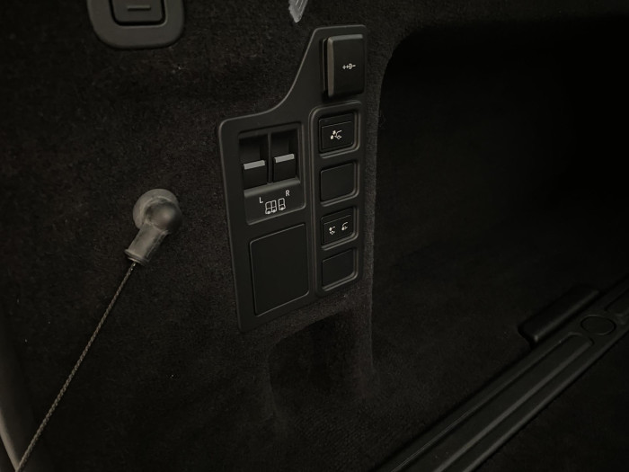 Land Rover Discovery D250 AWD R-DYNAMIC REZERVACE 3.0 d Dynamic