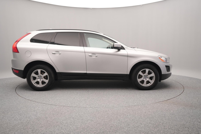 Volvo XC60 D5 AWD MOMENTUM AUT CZ 2.4 d Momentum