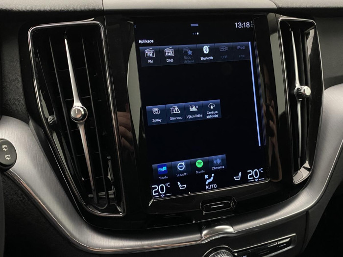 Volvo XC60 B4 MOMENTUM PRO AUT REZERVACE 2.0 Momentum