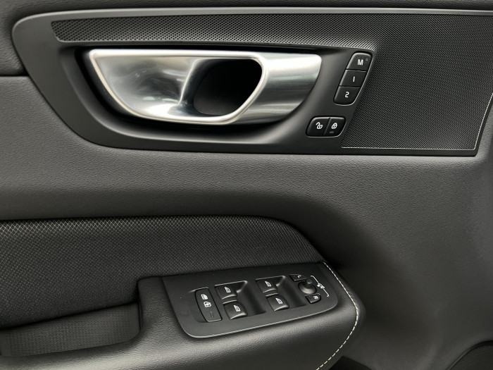 Volvo XC60 B4 R-DESIGN AUT