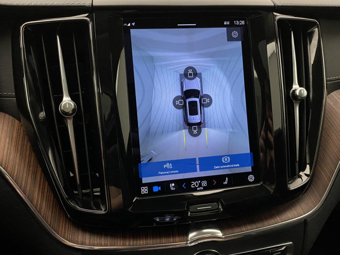 Volvo XC60 B5 AWD ULTIMATE REZERVACE