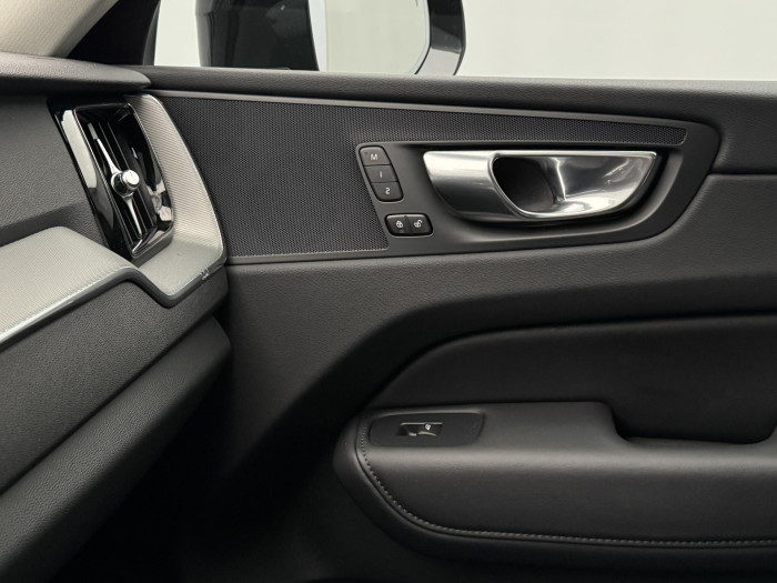 Volvo XC60 B5 AWD PLUS DARK AUT CZ 1.maj.