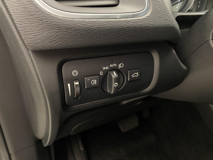 Volvo V40 D2 MOMENTUM AUT REZERVACE 2.0 d Momentum