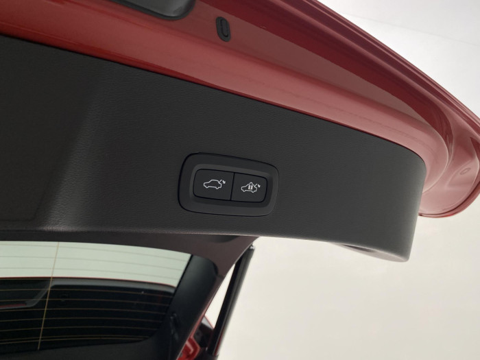 Volvo XC40 B3 DARK PLUS REZERVACE