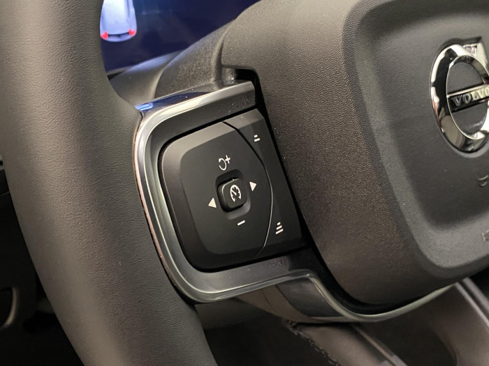 Volvo XC40 B3 DARK PLUS AUT CZ