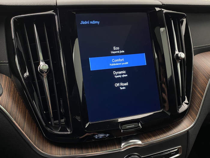 Volvo XC60 B5 AWD INSCRIPTION AUT CZ