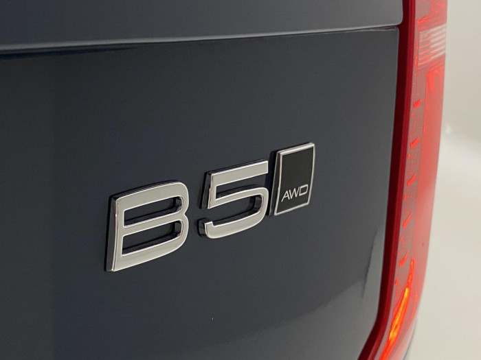 Volvo XC90 B5 AWD PLUS BRIGHT REZERVACE 2.0 Plus