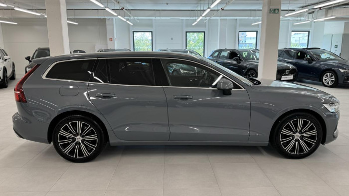 Volvo V60 B4 INSCRIPTION AUT REZERVACE