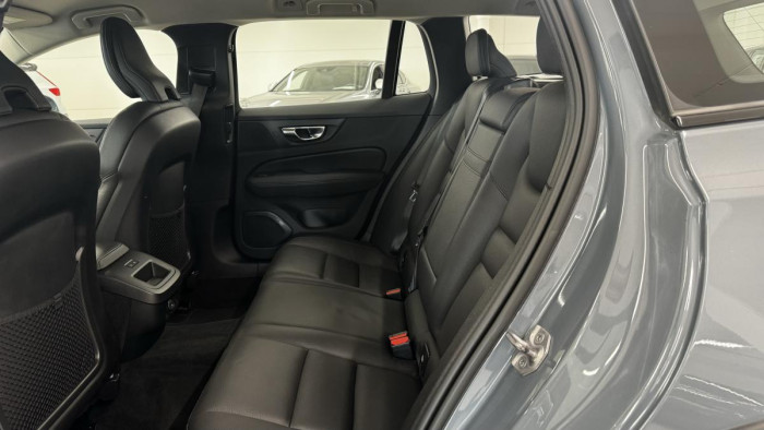 Volvo V60 CROSS COUNTRY B4 REZERVACE