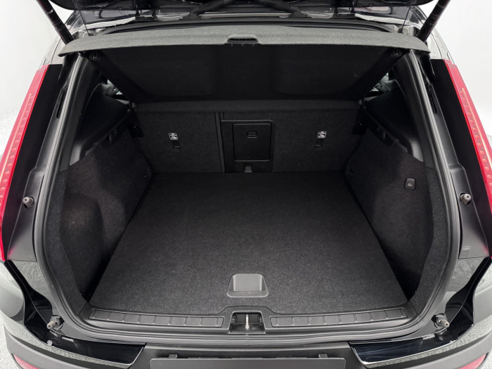 Volvo XC40 B4 MOMENTUM PRO CZ 1.maj 2.0 Momentum