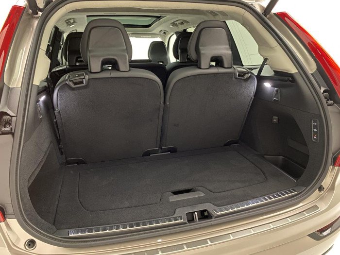 Volvo XC90 B6 AWD AUT DARK REZERVACE