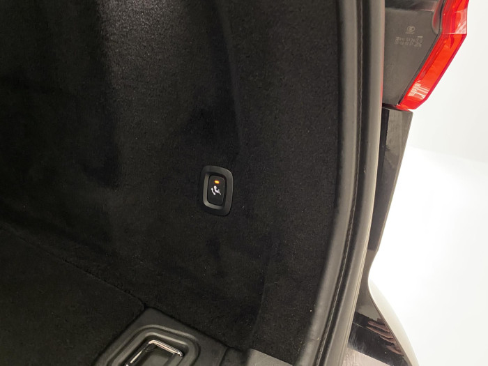 Volvo XC60 B5 AWD R-DESIGN AUT