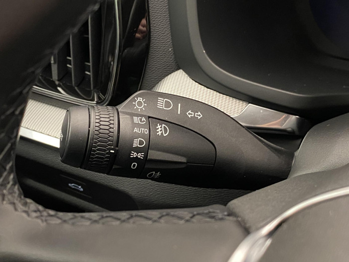 Volvo V60 B4 DARK PLUS AUT CZ