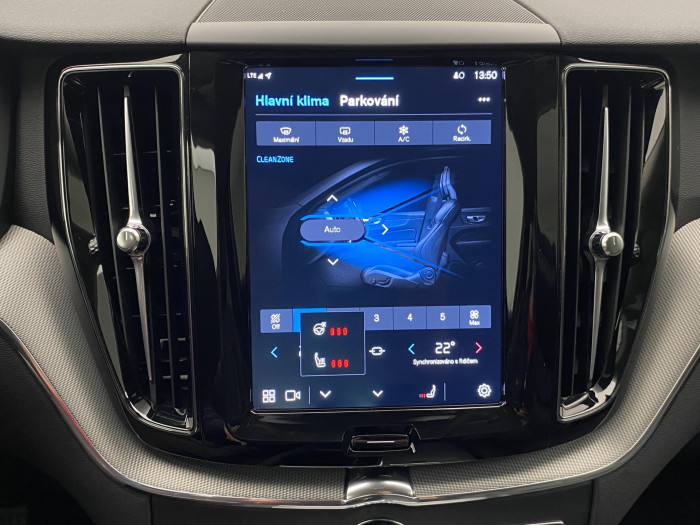 Volvo XC60 B5 AWD PLUS DARK AUT CZ 1.maj