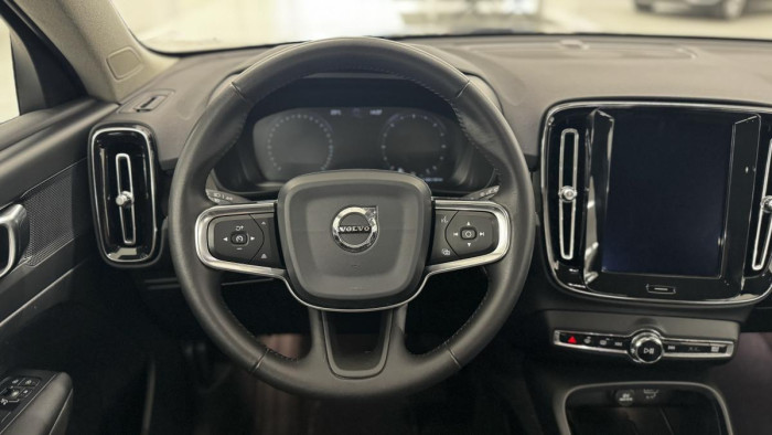 Volvo XC40 D3 INSCRIPTION REZERVACE 2.0 d