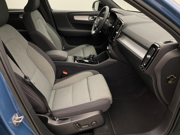 Volvo XC40 B5 AWD PLUS AUT REZERVACE
