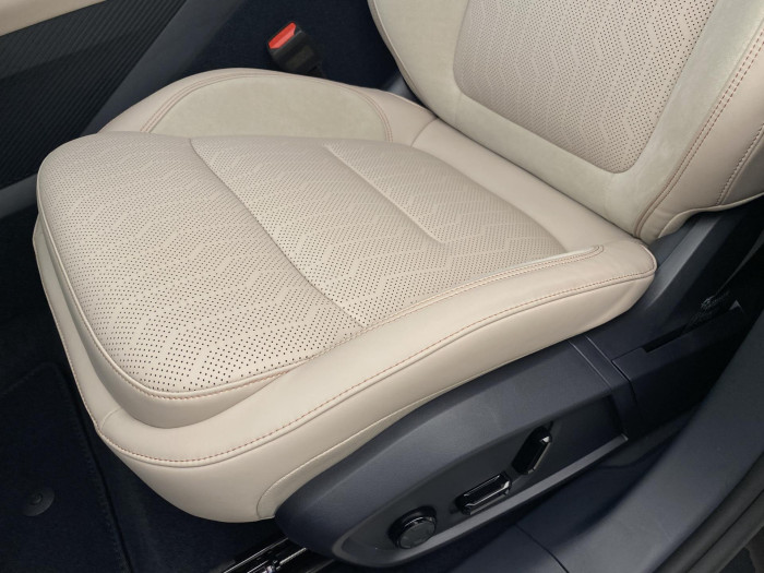 Lynk & Co 08 MORE PHEV