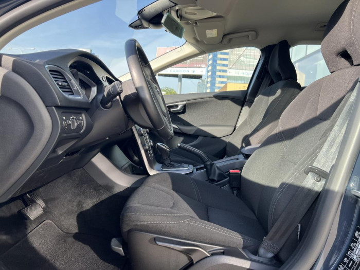 Volvo V40 D2 NAVIGACE Aut 1.maj. 2.0 d
