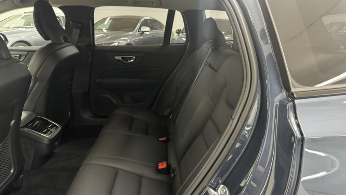 Volvo V60 B4 PLUS DARK AUT REZERVACE 2.0 Plus