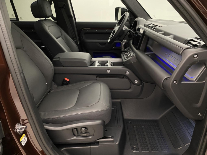 Land Rover Defender 110 D300 SEDONA REZERVACE 3.0 d