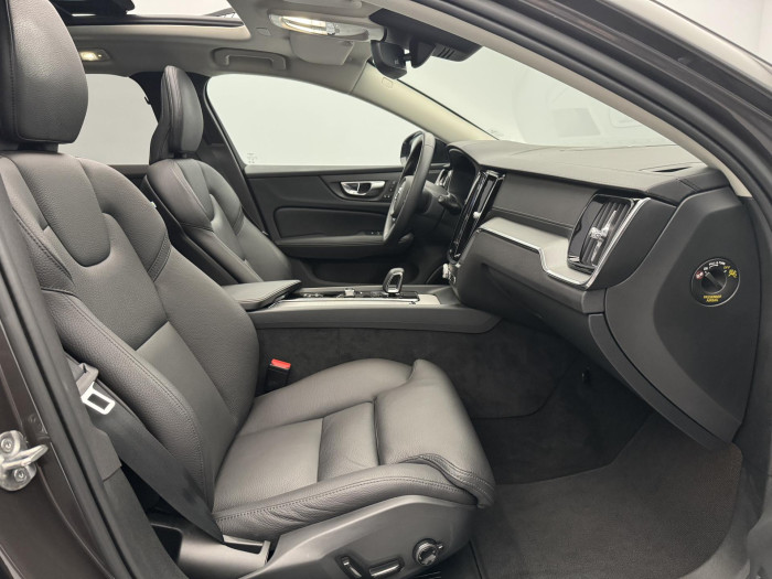 Volvo V60 B4 ULTIMATE DARK AUT