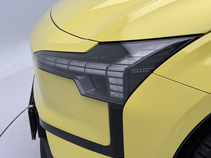 Volvo EX30 PURE ELECTRIC AWD TWIN ULTRA