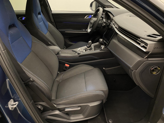 Lynk & Co 01 PHEV DCT REZERVACE