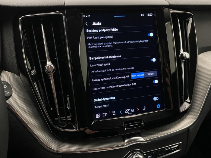 Volvo XC60 B4 AWD DARK PLUS REZERVACE