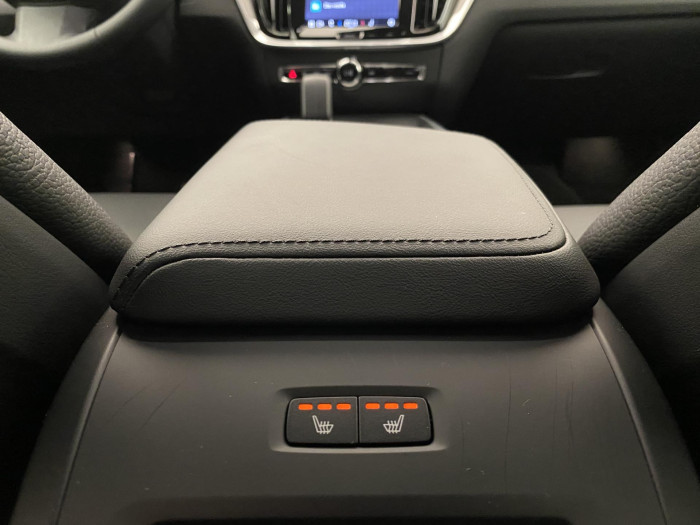 Volvo V60 B4 DARK PLUS AUT CZ