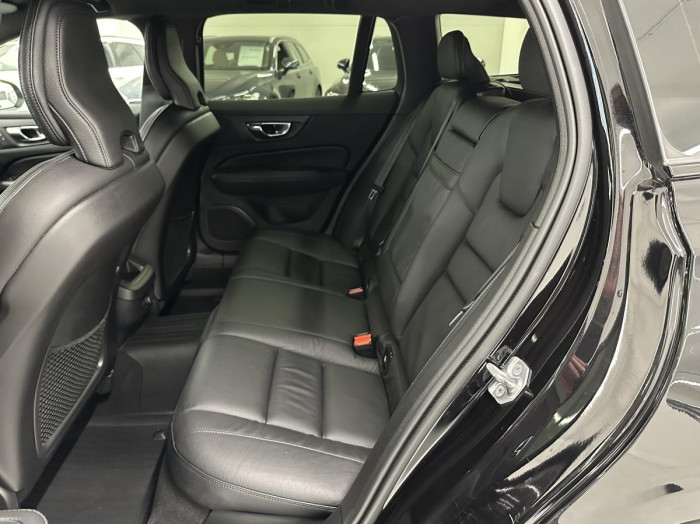 Volvo V60 D3 R-DESIGN AUT REZERVACE 2.0 d