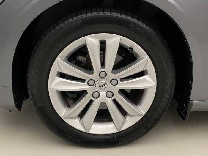 Volvo V60 B4 MOMENTUM AUT REZERVACE 2.0 Momentum