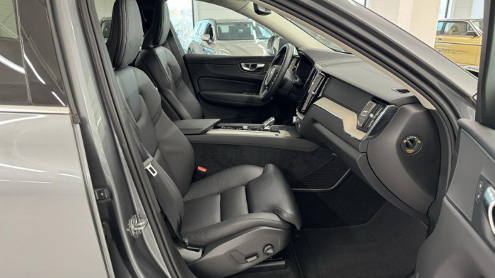 Volvo XC60 B5 AWD INSCRIPTION REZERVACE