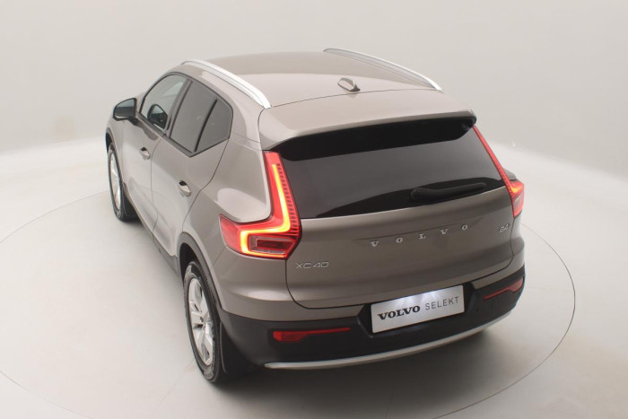 Volvo XC40 B4 AWD MOMENTUM AUT REZERVACE 2.0 Momentum