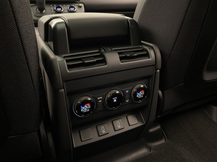 Land Rover Defender OCTA BLACK P635