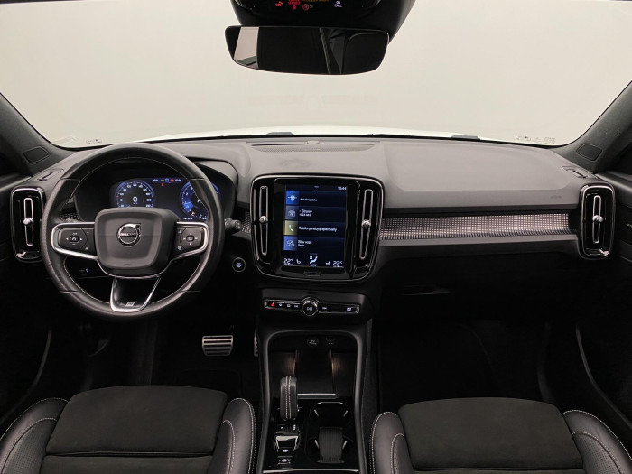 Volvo XC40 T4 AWD R-DESIGN REZERVACE
