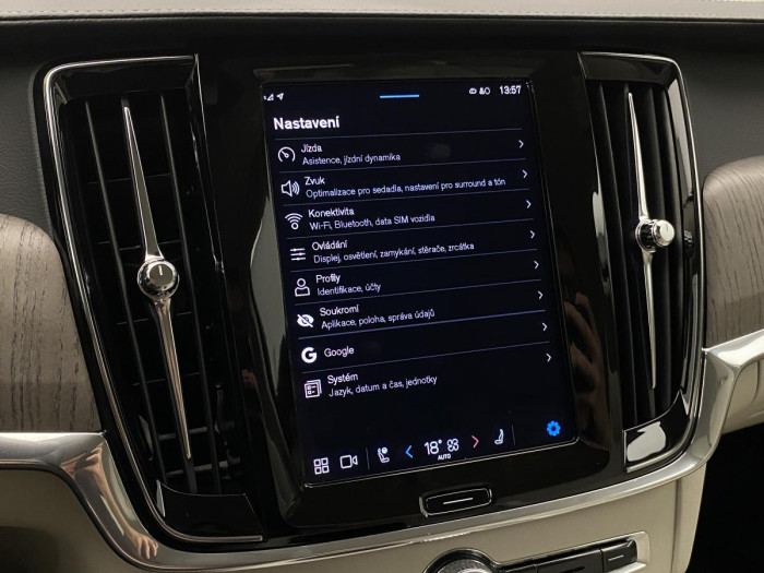 Volvo V90 CC B4 AWD PLUS AUT REZERVACE