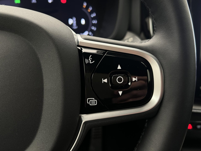 Volvo XC60 B5 AWD R-DESIGN AUT 1.maj.