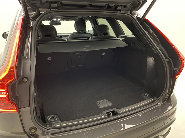 Volvo XC60 B5 AWD R-DESIGN AUT 1.maj
