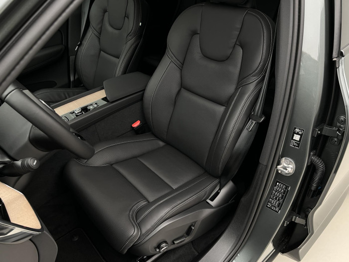 Volvo XC60 T6 AWD RECHARGE DARK ULTRA AUT