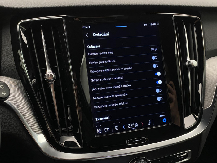 Volvo V60 B4 DARK PLUS AUT CZ