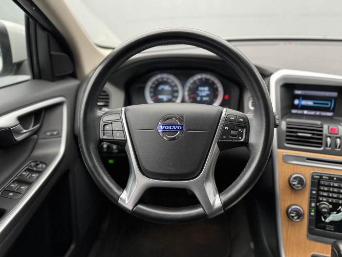 Volvo XC60 3.2 AWD MOMENTUM CZ 3.2 Momentum